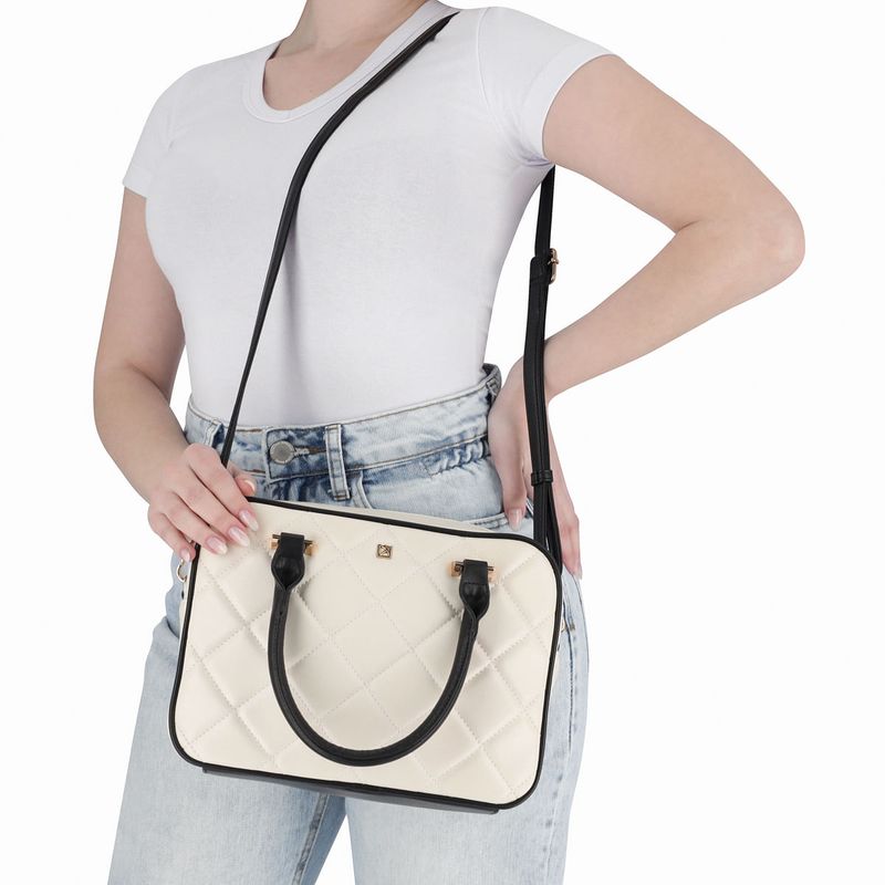 H21545B_offwhite_black_modelo