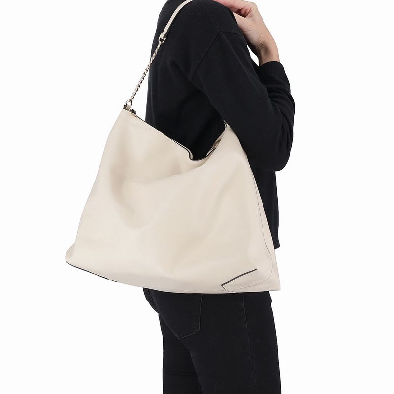 H222144A_off_white_modelo