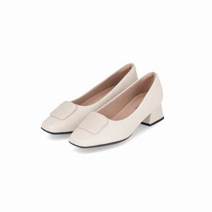 Scarpin Tati Salto Médio Off White