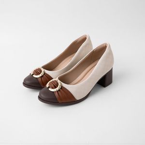 Sapato Danubia Salto Médio Off White com Madeira
