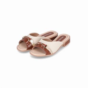 Tamanco Taila Salto Baixo Off White com Conhaque