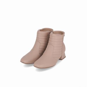 Bota Tati Cano Curto Salto Médio Fendi