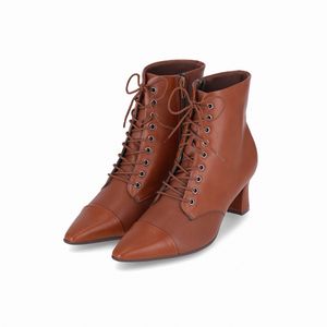 Bota Irene Cano Curto Salto Alto Conhaque