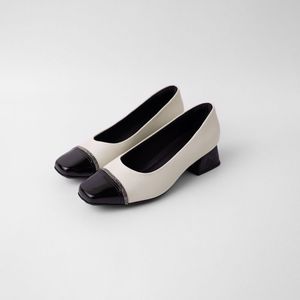 Scarpin Tati Salto Médio Off White