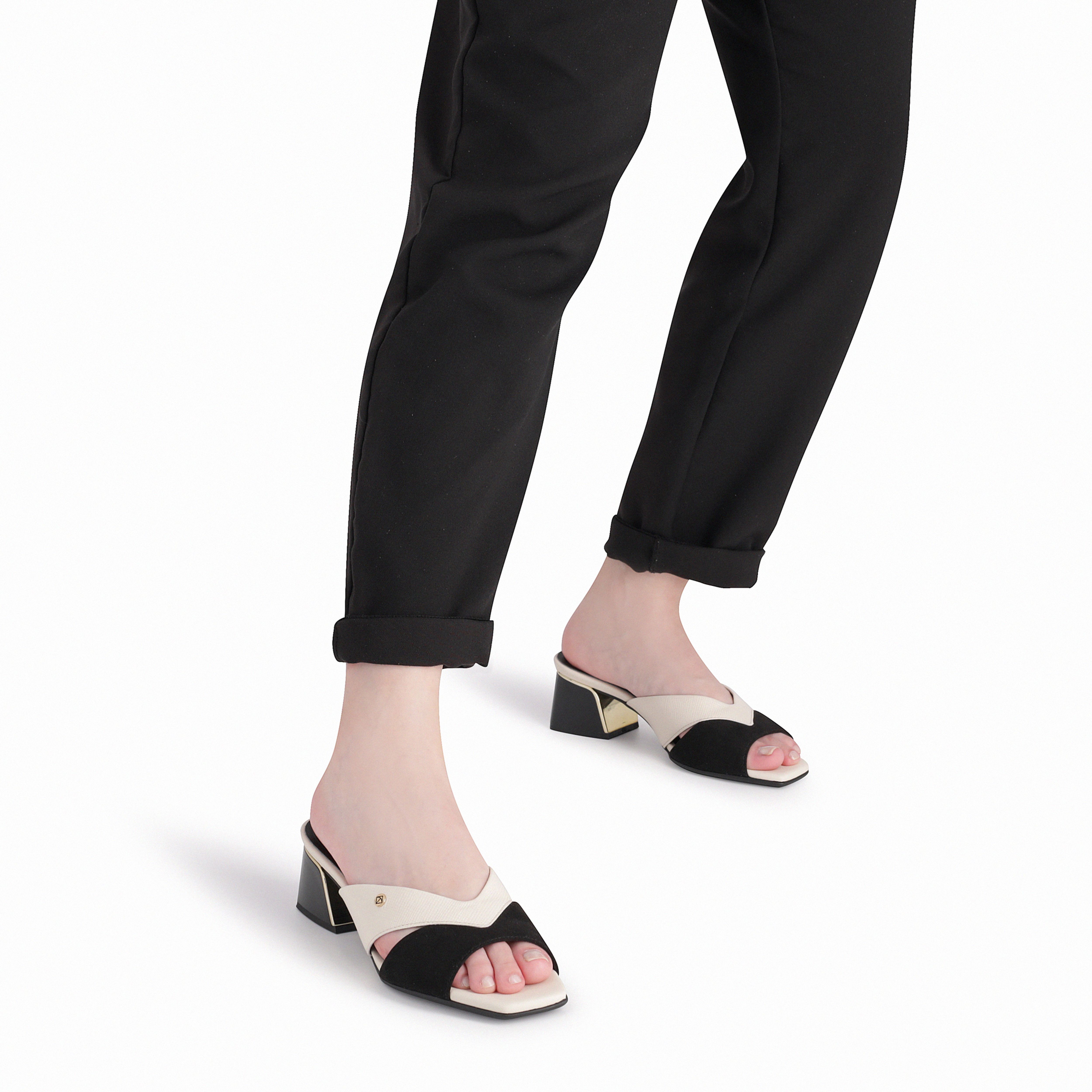 Tamanco Renee Salto Médio Off White com Preto | Piccadilly